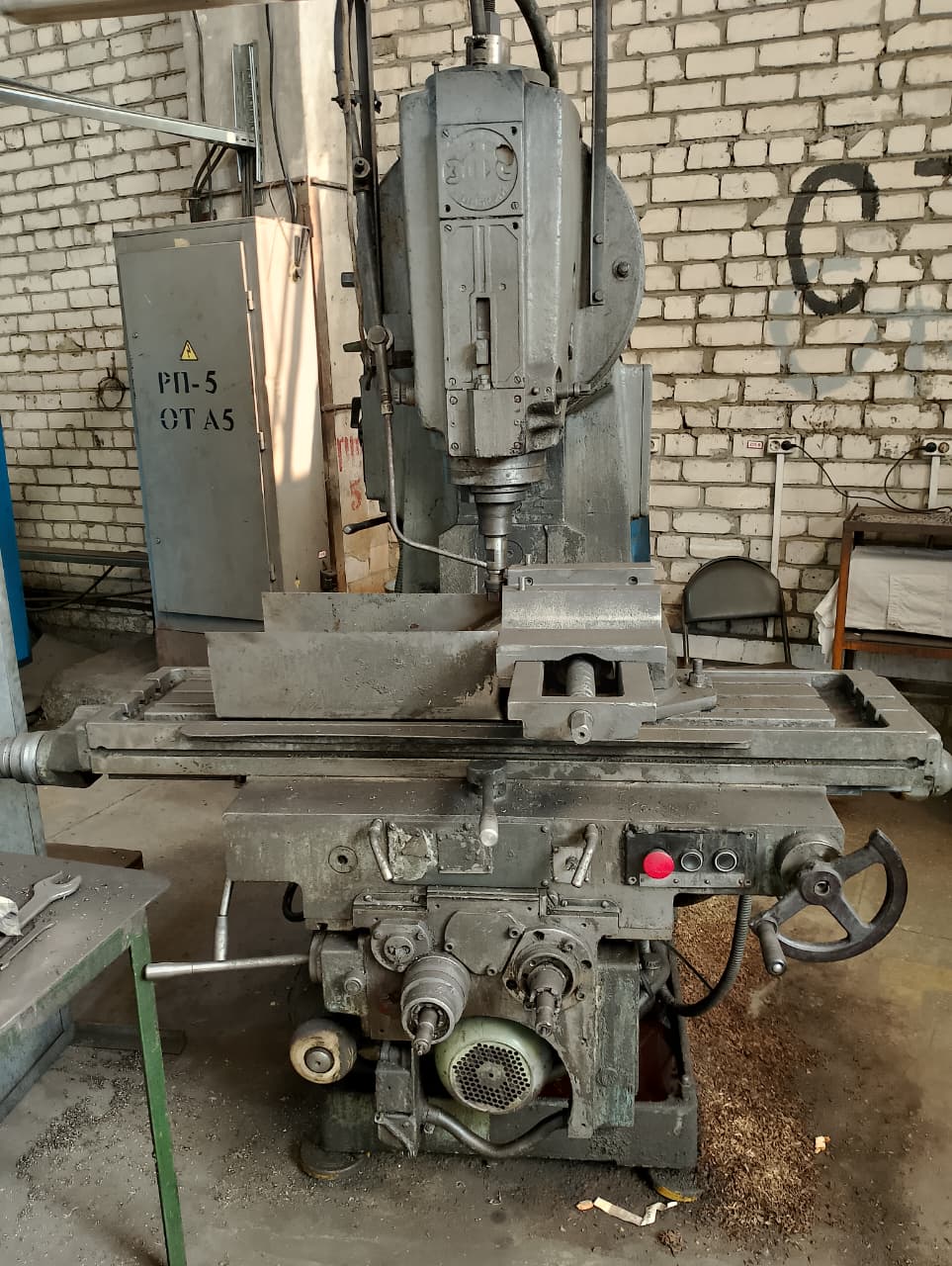 Консольно-фрезерный вертикальный 6Р12